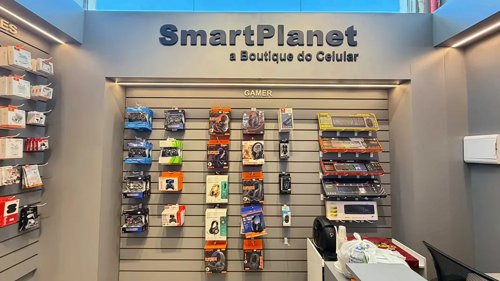 Linha gamer da SmartPlanet com controles, fones e teclados